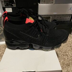 Nike Black and Red Vapormax Flyknit 3